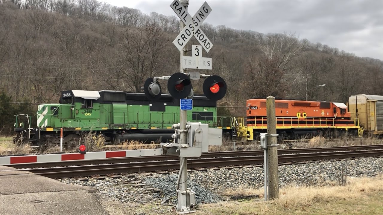 Abandoned Railroad Crossing To Nowhere Still Working! Railroad Switching & Train With DPU, CSX, CIND