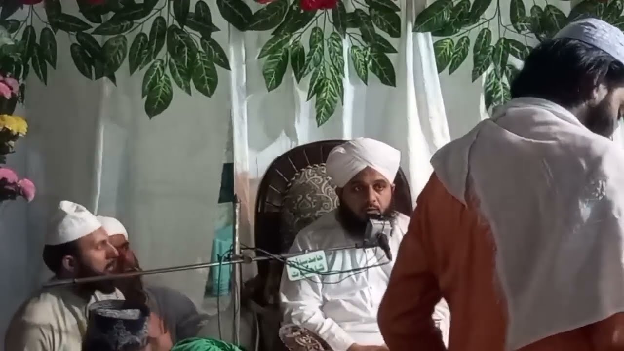  پیراجمل رضاقادری نےنعت خواں کواسٹیج سےاتاردیاAjmal Raza  Qadri very emotional video clip 
