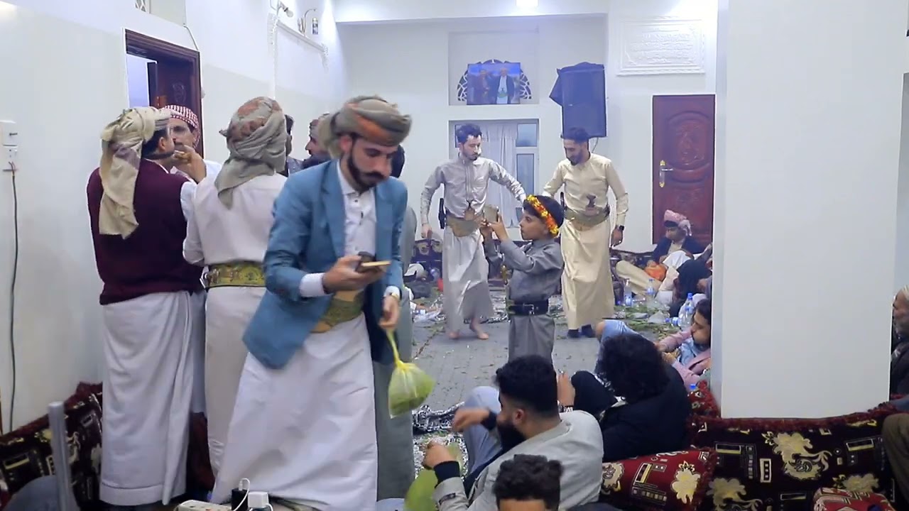 في حضرتك حبيبي شاهد كيف مجتمعين معا الملوك بكيل عطران وصالح عطران رقصة سليم عطران وصالح علي عطران