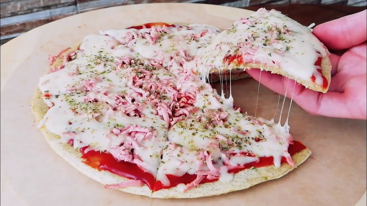 Zdrava dijetalna pizza bez bra&scaron;na 🍕 - Pizza iz TAVE gotova za 10 minuta - zdrava pica bez bra&scaron;na