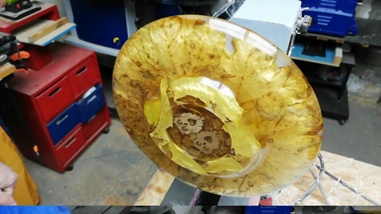 Maple leaves in resin - Woodturning