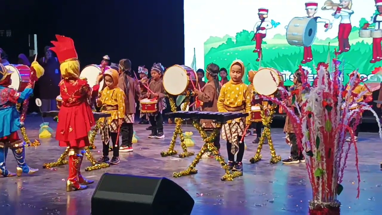 Cover drumband, Ibu_Haddad Alwi feat Farhan. Lomba Marching band TK di Gedung BBPPMPV seni&budaya. 