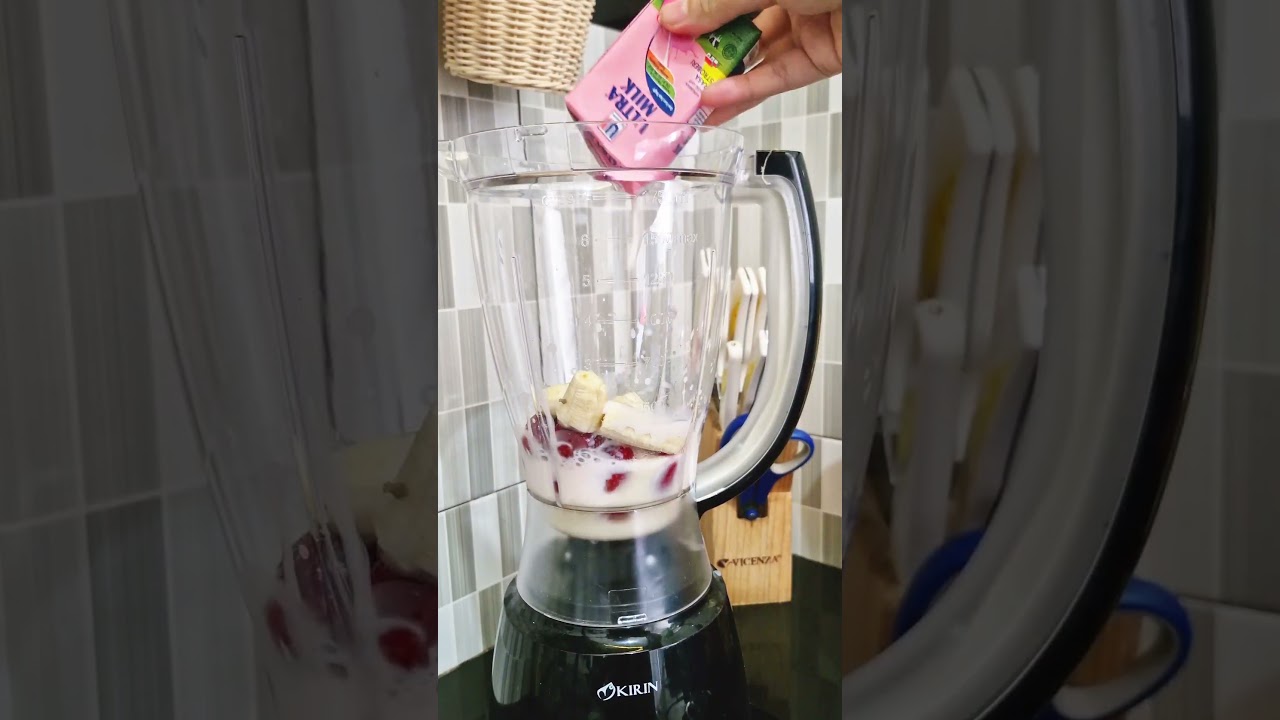 #fyp #smoothies #strawberry #banana