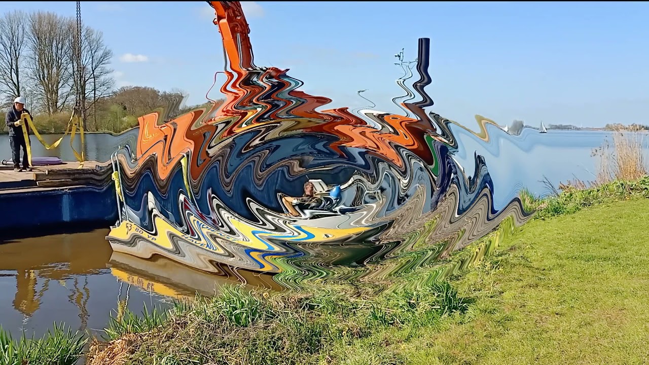 Berging van het gezonken Schip te wijde Aa, met tot onze schrik nog een skelet aan boord.