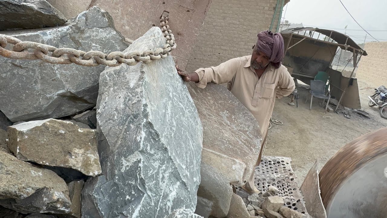 ‘Big Rock Crusher Machine: A Giant in Action” Big Rock Crushing: A Powerful Process”#stonecrusher 
