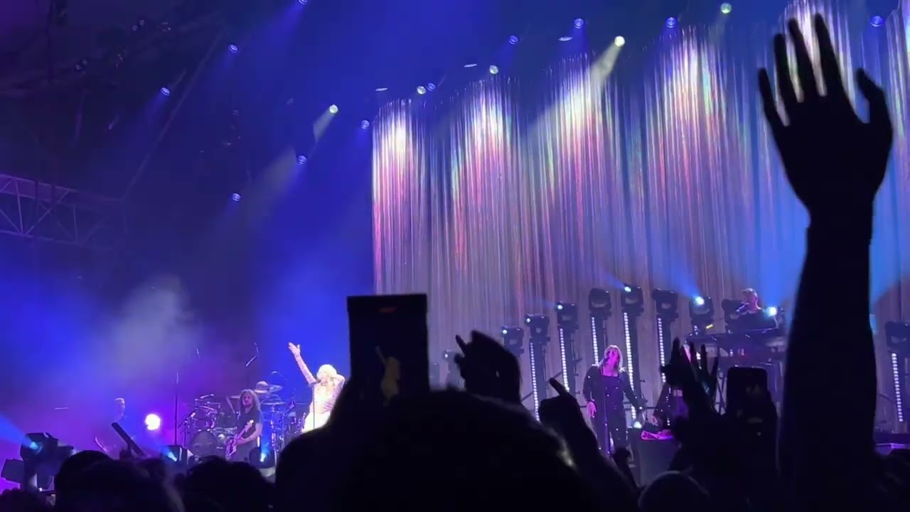 Carly Rae Jepsen @ Alexandra Palace, London | 2/15/23