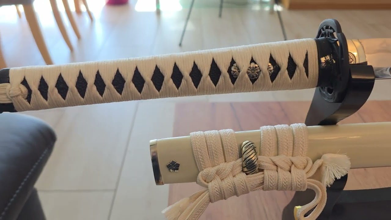 Nahaufnahmen Roiyaru Sanmai ⚔️Katana⚔️ S03I von Thaitsuki  gefalteter Stahl
