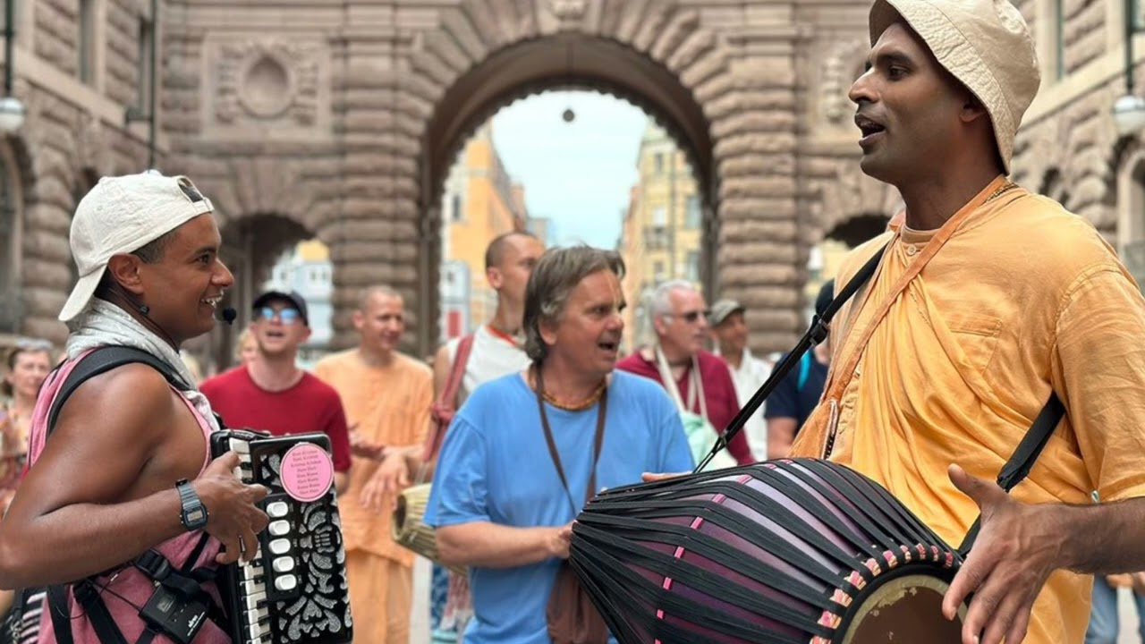Jaya Radha Madhav by HH SB Keshav Swami Maharaj Kirtan