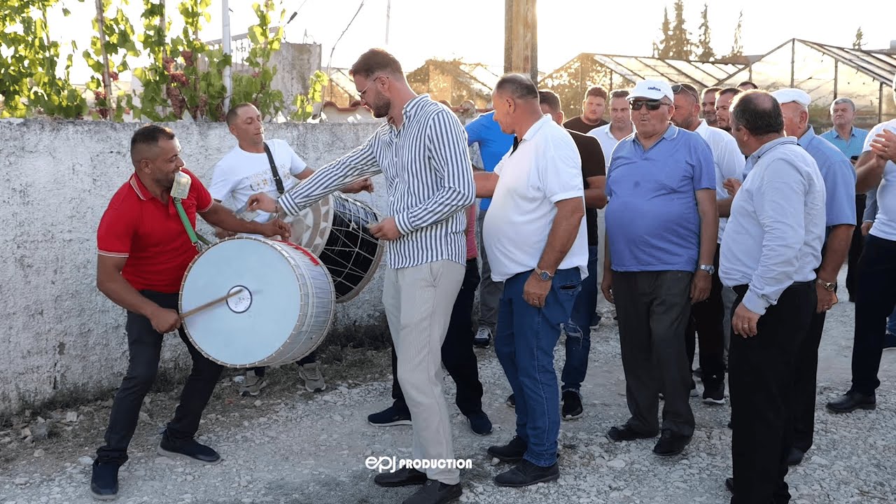 Tradita Dibrane - I zoti shtepise pret orkestren te shtepia