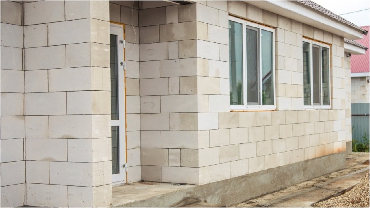 Building a house with lightweight aerated concrete blocks