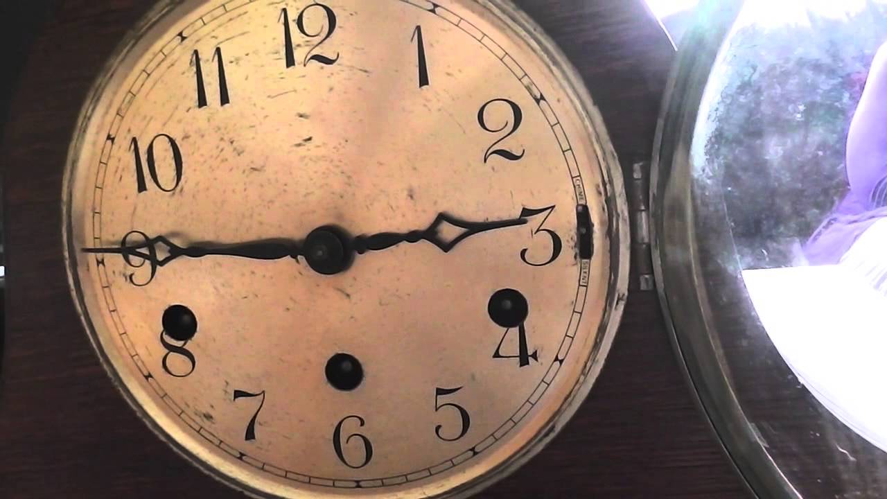 a look at a lovely smith enfield westminster chime mantle clock.