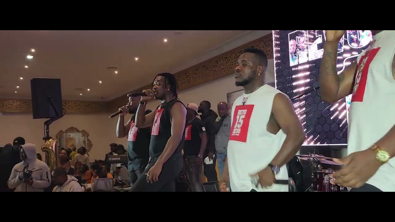 15 ans du groupe Révolution à Paris -  Quand Eric Patron et Yabongo Lova mettent le feu!!