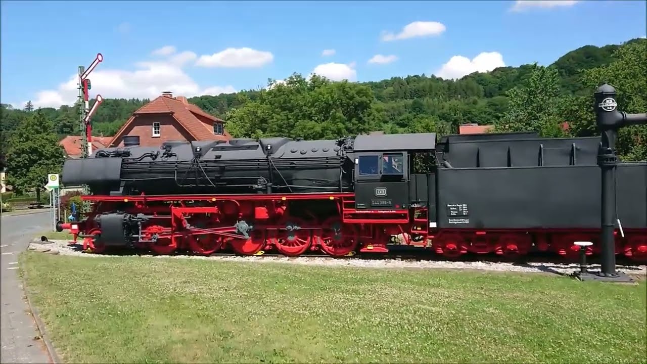 Museumslok und Eisenbahnviadukt Altenbeken