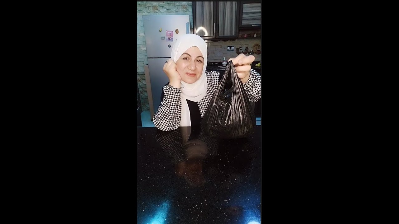 بنتي جايه معيطه وبتقولي الامتحان كان صعب قومت عملتلها صينية السعادة من غير لحمه ولا فراخ لازم اتصرف🤔