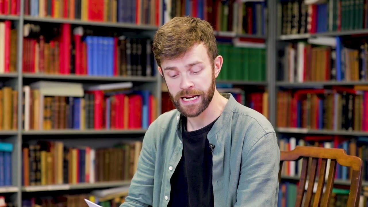 An dán ‘Lochán Carraige’ á leamh ag Eoin Mc Evoy.