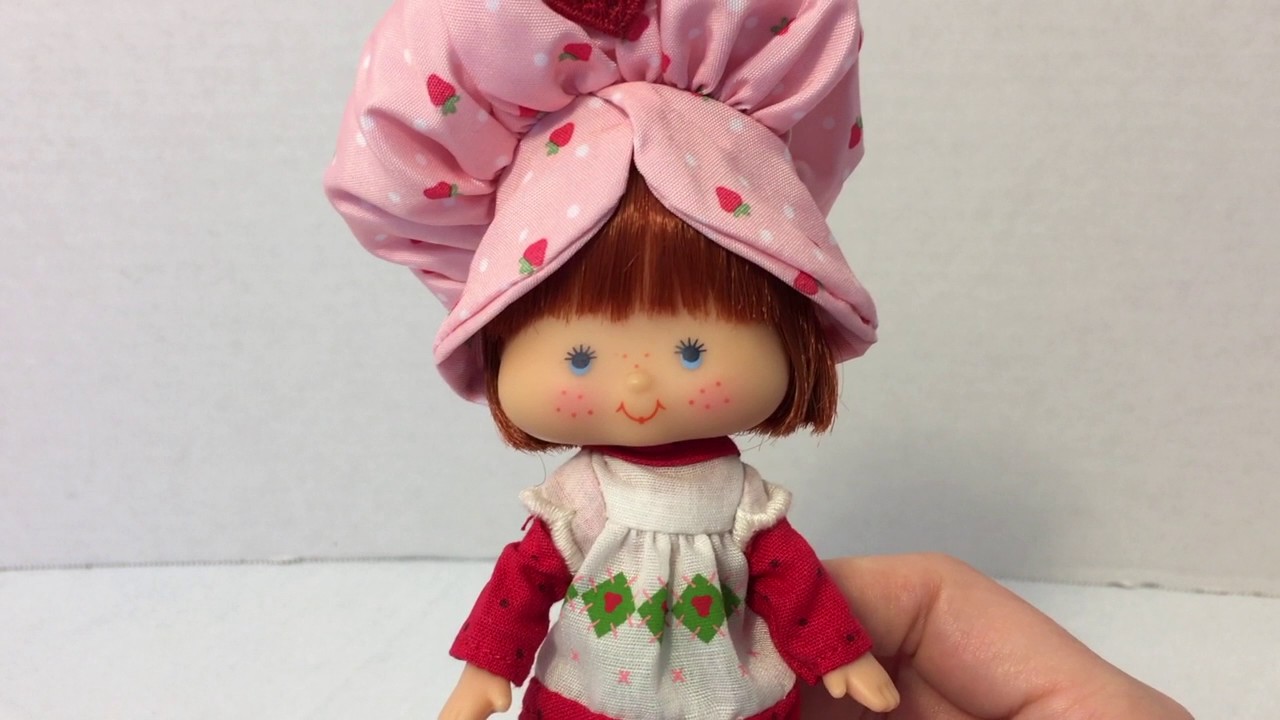 Classic Strawberry Shortcake Doll & Ikea Doll Furniture mini-craft project