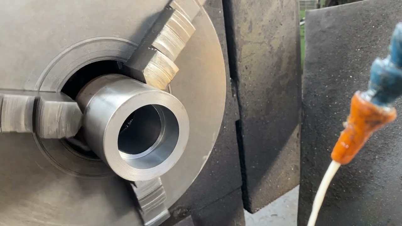 Fabrication des galets de guidage en acier avec roulement