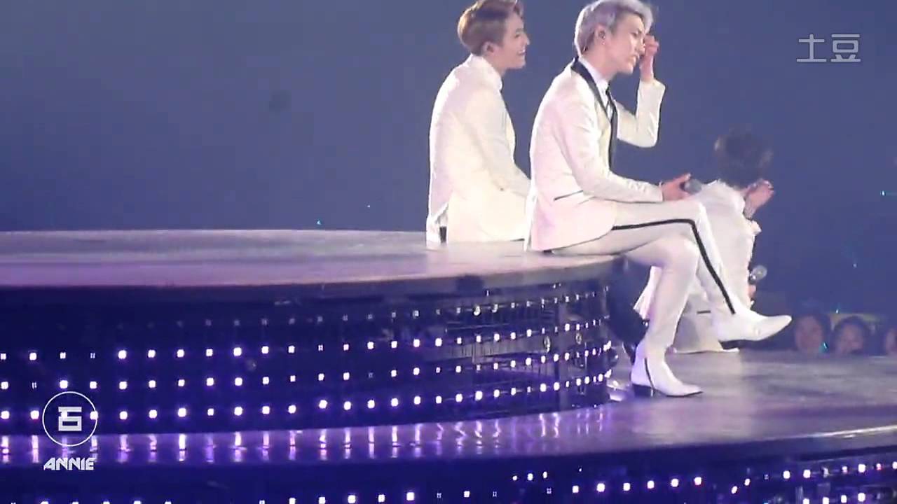 140309 SHINee World III in Seoul - Queen of New York & Aside Onew ver.