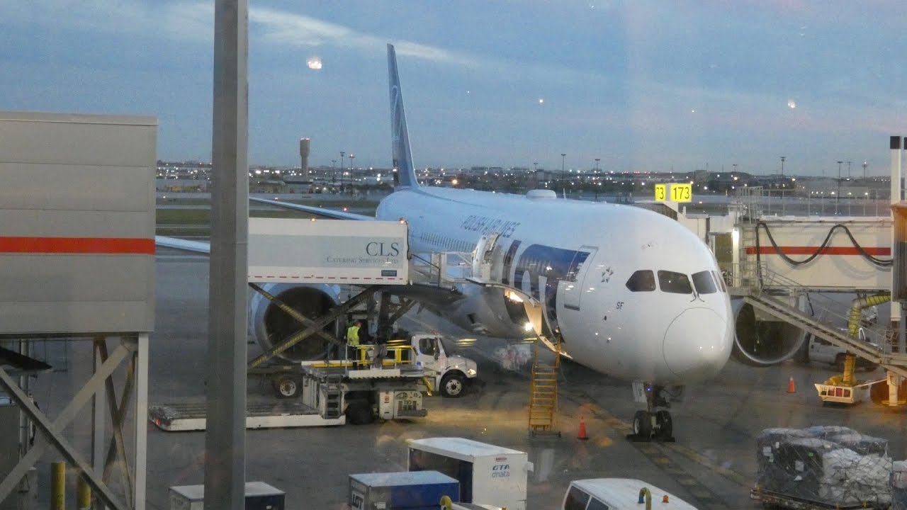 TRIPREPORT | LOT Toronto to Warsaw B787-9