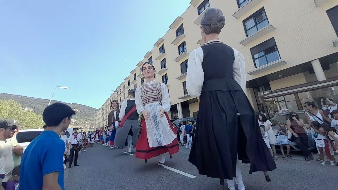 Berriozarko erraldoiak 2023ko jaietan/Gigantes de Berriozar en fiestas 2023