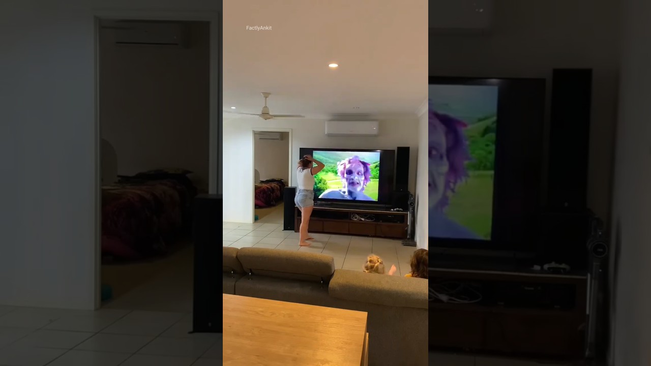 Scary Broken Tv Prank on Mom 🤯🤣 #shorts #youtubeshorts #shortsfeed #viral