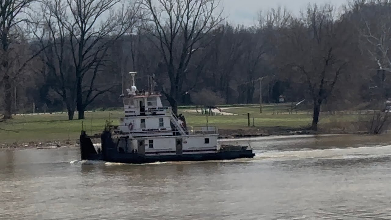Tug M/V John Greer leaves the big sandy river for the Ohio River. 