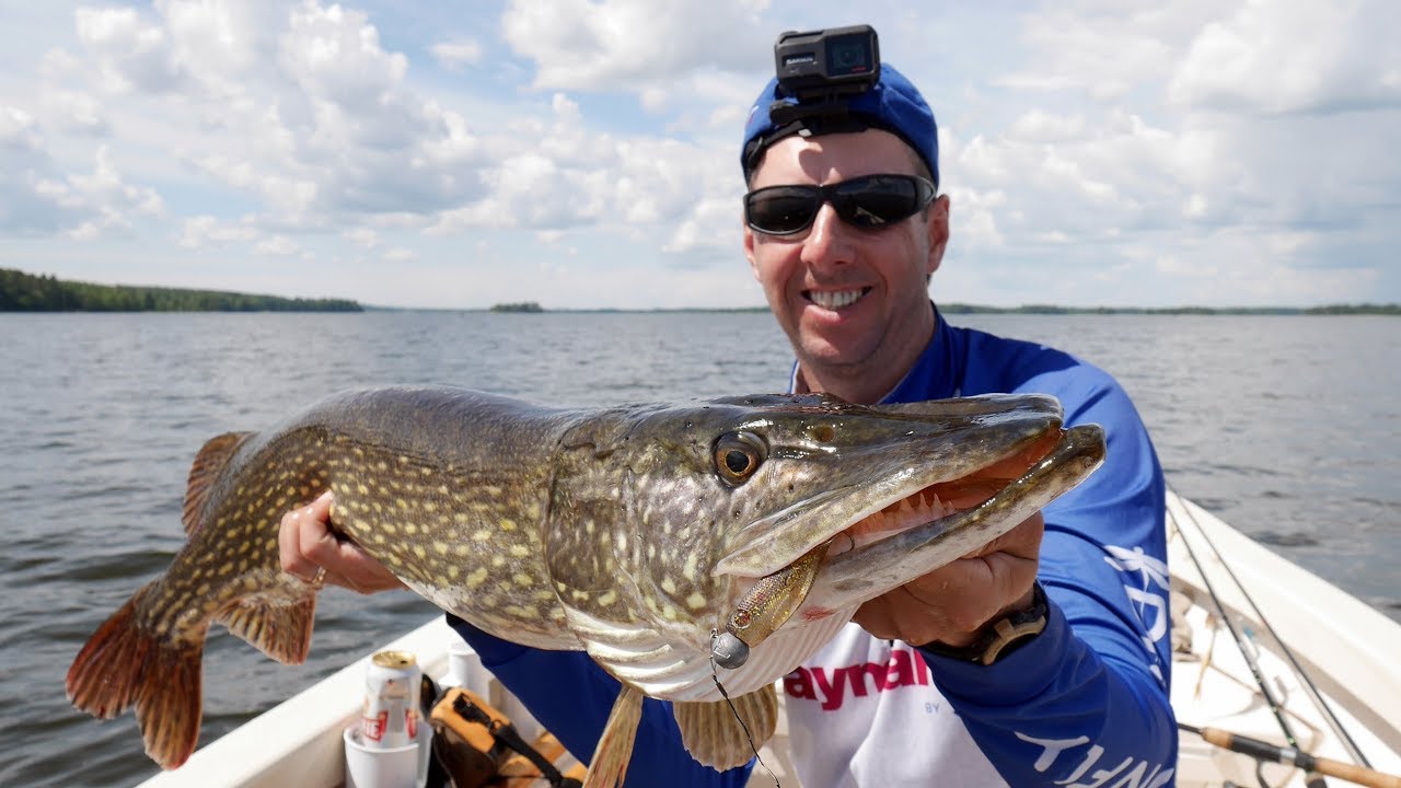 WIELKI SZCZUPAK Z GŁĘBOKIEJ WODY | metrówka na gumę | Raymarine Axiom | wędkarstwo spinning