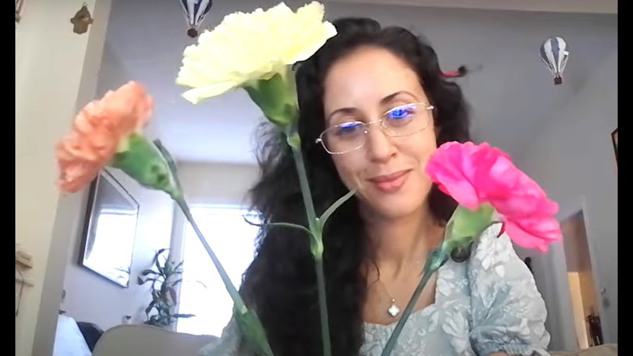 FLOWER READING: WHAT WILL SURPRISE SOON? PICK-A-CARD INTUITIVE ASTROLOGY TAROT