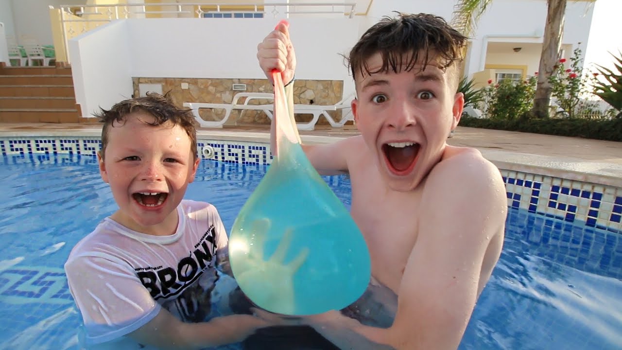 POOL FULL OF WATER WUBBLE BUBBLES!
