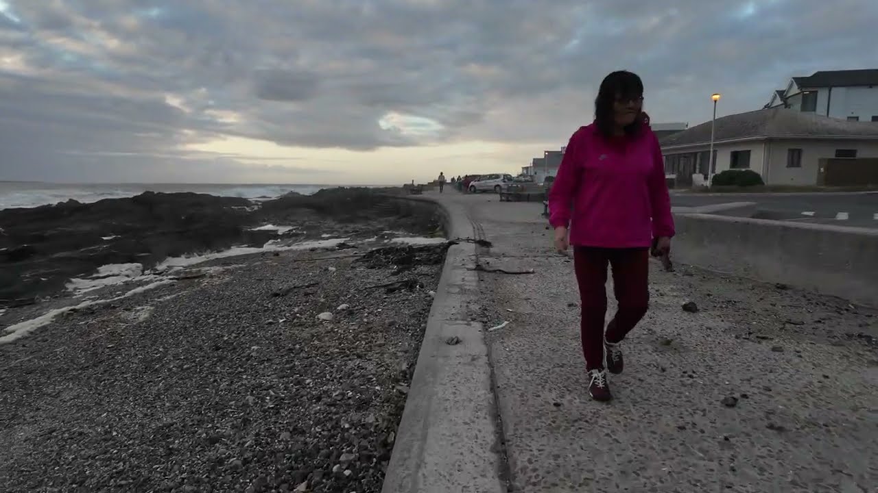 4K- Walking Tour of the Sunset at Bloubergstrand Beach, Cape Town, South Africa