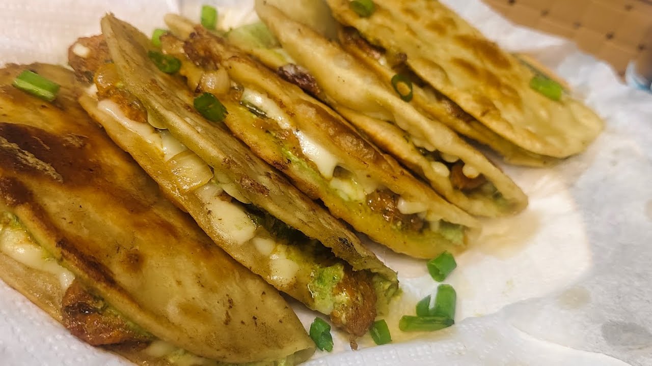 क्रिस्पी  पराठा रोजेदार को सबसे ज्यादा पसंद आयेगा Ramzan special chicken paratha recipe iftar #vide