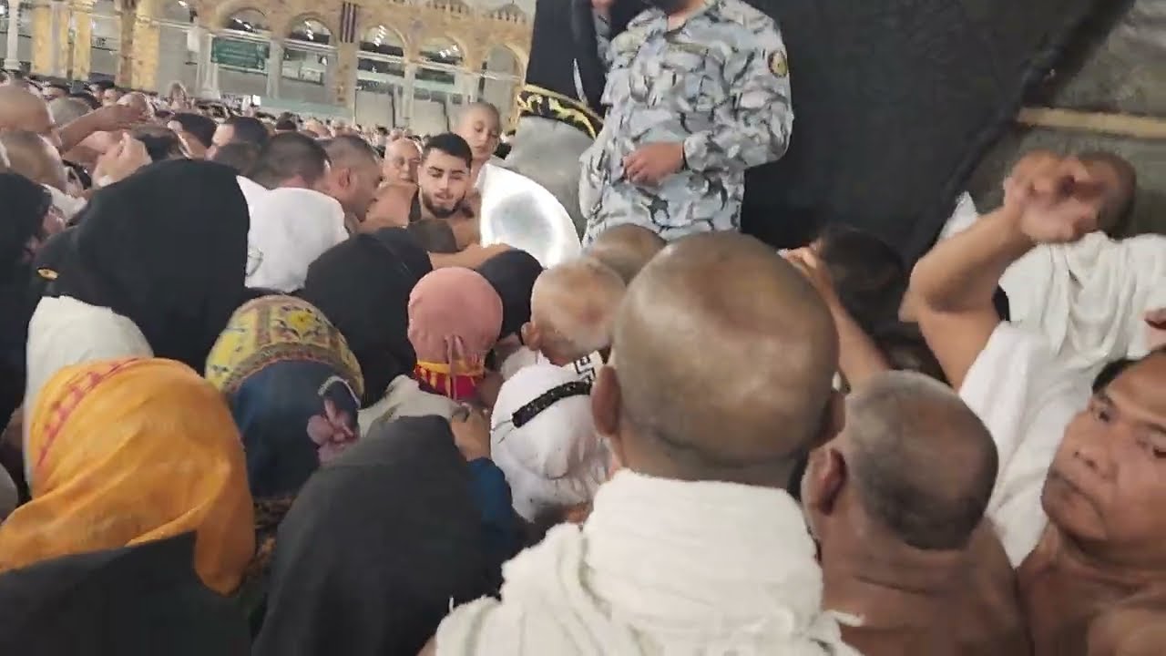 PERJUANGAN MENCIUM HAJAR ASWAD, DAN MULTAZAM SAMPAI TERJEPIT