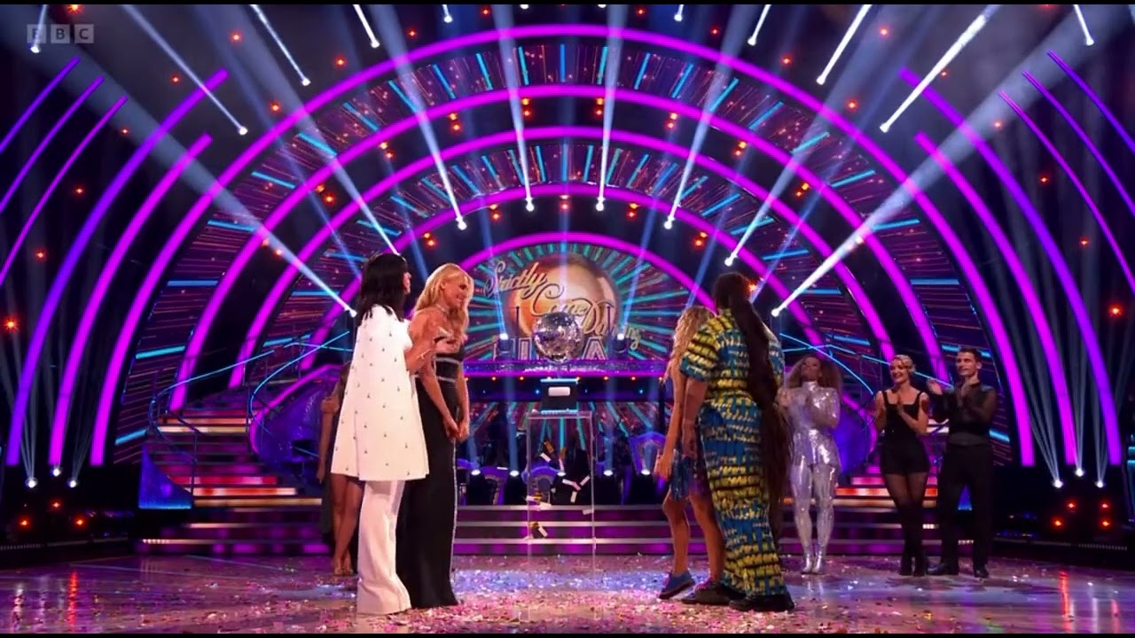 Hamza Yassin & Jowita Przystal Lifting the Glitterball