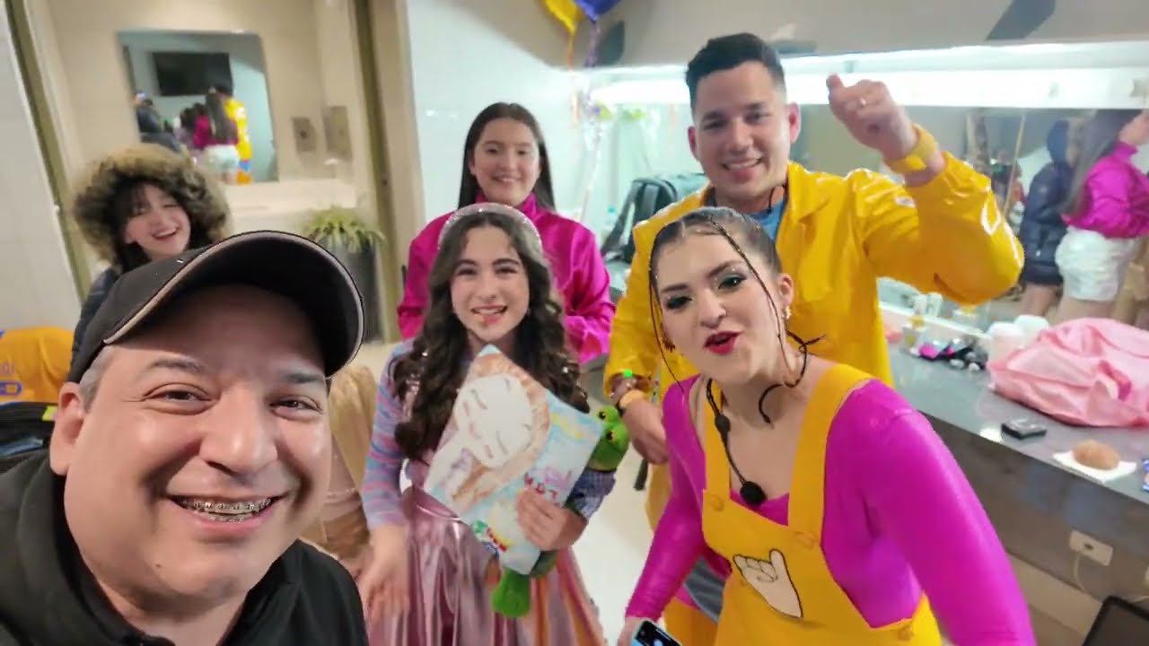 🎶CONCIERTO BACKSTAGE EN MONTERREY con @LARACAMPOS @LosMeniquesDeLaCasa y @saritahbebe