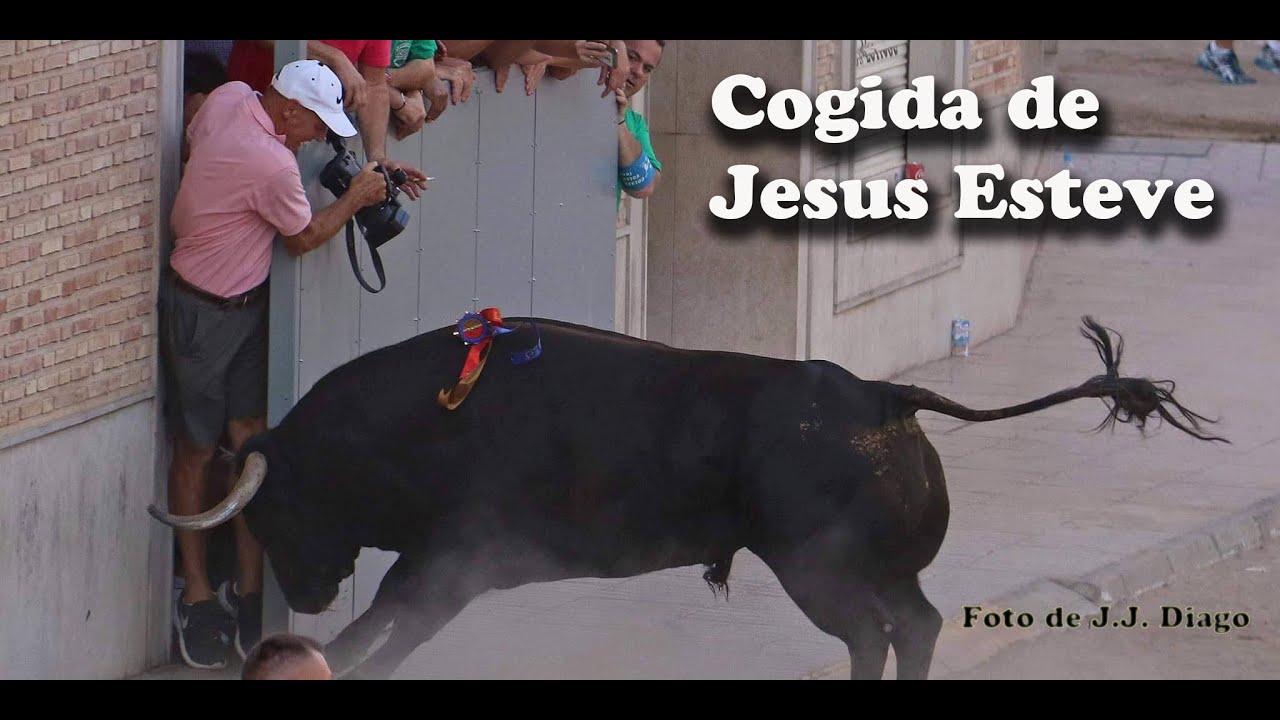 EL CAMARA JESUS ESTEVE ES COGIDO POR EL TORO, LOS RONCELES EN RAFEL