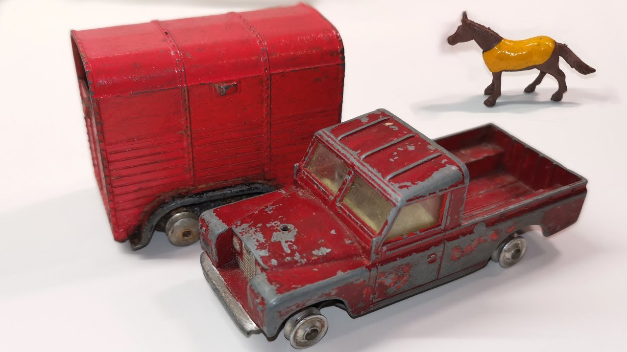 Корги восстанавливает Land Rover с прицепом Rice's Pony Trailer & Pony. Подарочный набор № 2.