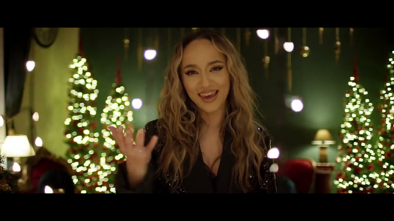 Sia - Everyday is Christmas | Cover by Belleamy