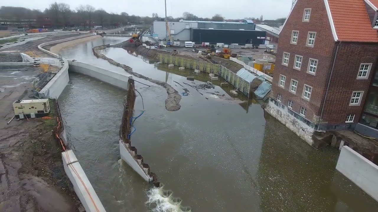 Eine Drohnenaufnahme vom Wasser wo kein Wasser sein sollte.