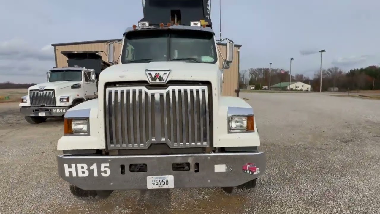 2016 WESTERN STAR TRI AXLE DUMP TRUCK W4700SF