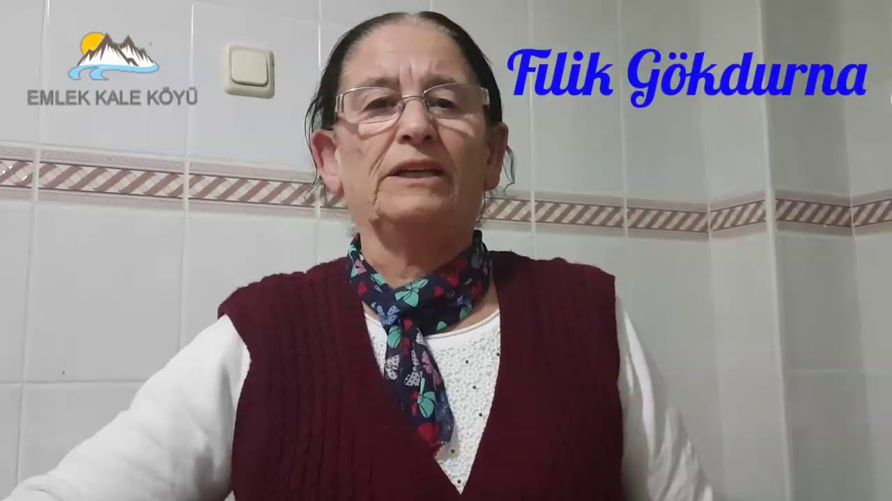 Kapının Önünde Önlük Dikiyor / Filik Gökdurna