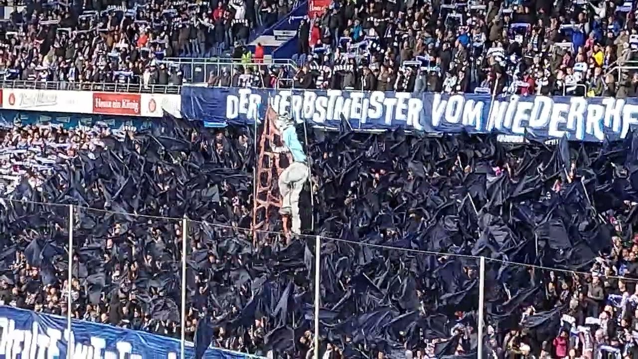 MSV Duisburg  : FC Gütersloh Choreo von beiden Fangruppen