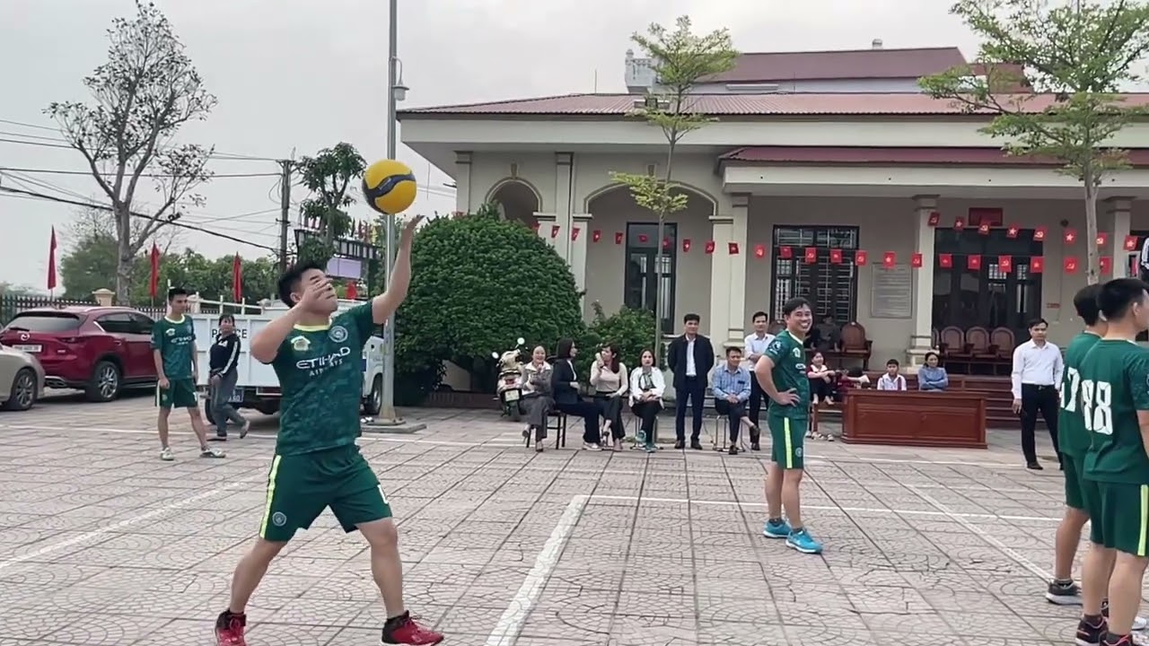 Giải bóng chuyền hơi nam chào mừng đại hội đại biểu khóa 14 công an xã Vĩnh Thành ￼￼
