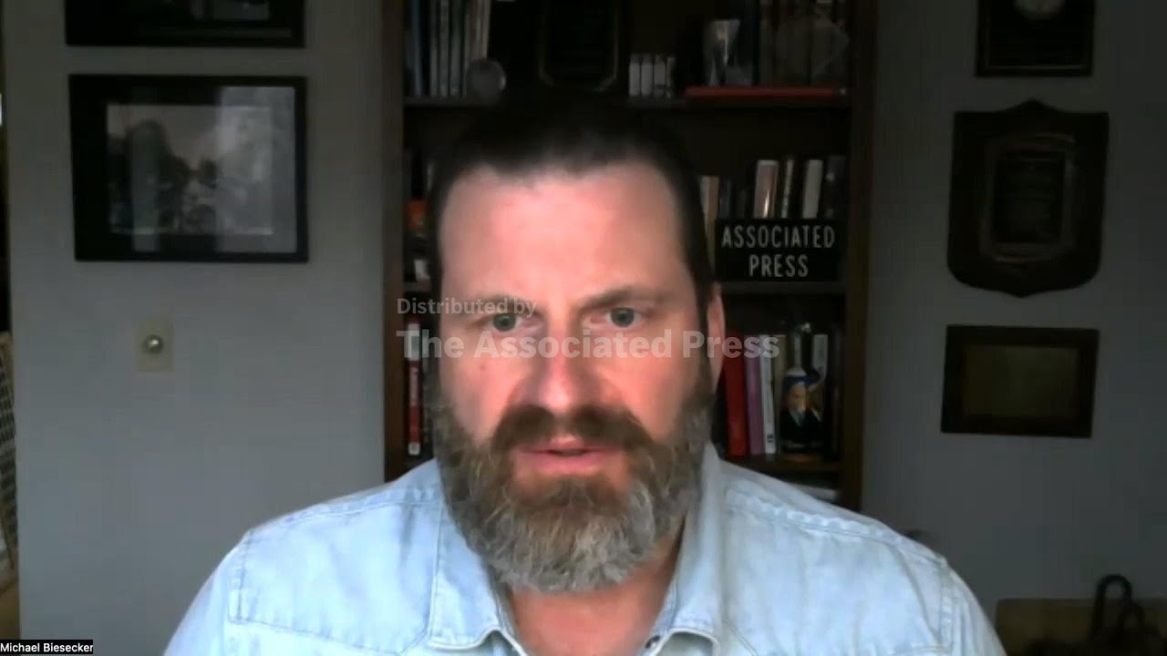 AP reporter recounts telling Alex Pretti's parents their son may have been shot by border agent