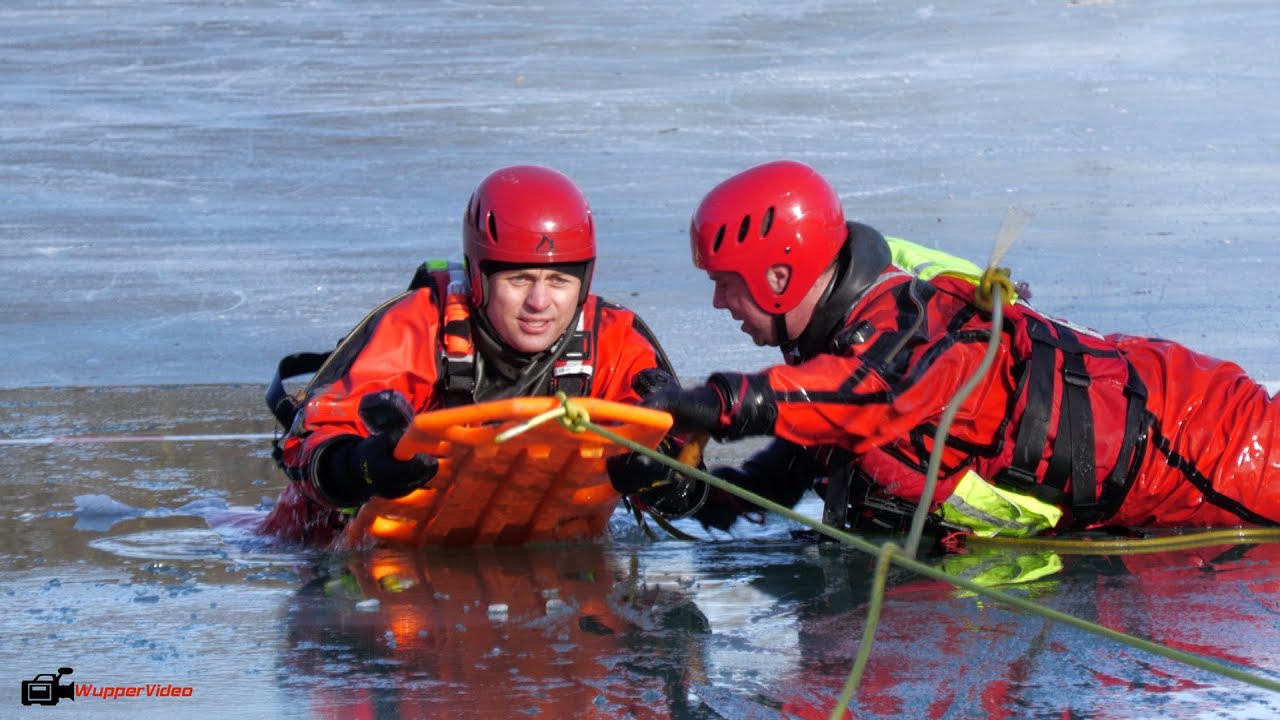 Eisrettung in Köln - Feuerwehr übt Rettung aus zugefrorenem Aachener Weiher | 14.02.2021