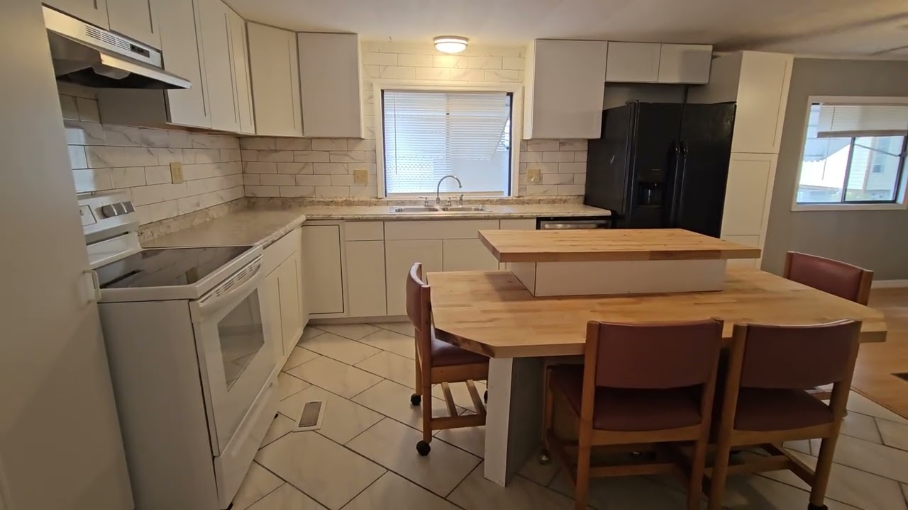 For Sale 55+ 2 bed 2 bath 2116 Miramont Cir Valrico FL 21,900 lot rent 944 813-230-1200 