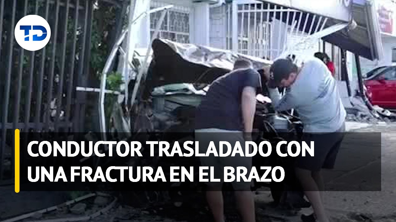 Conductor colisionó contra farmacia y casa en Pavas | VIDEO