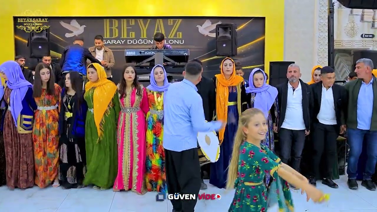 ATİLLA AİLESİ - ZEYNEP & EYY&Uuml;P - PART 1- BEYAZ SARAY D&Uuml;Ğ&Uuml;N SALONU - FOTO G&Uuml;VEN #İBRAHİMG&Uuml;VEN