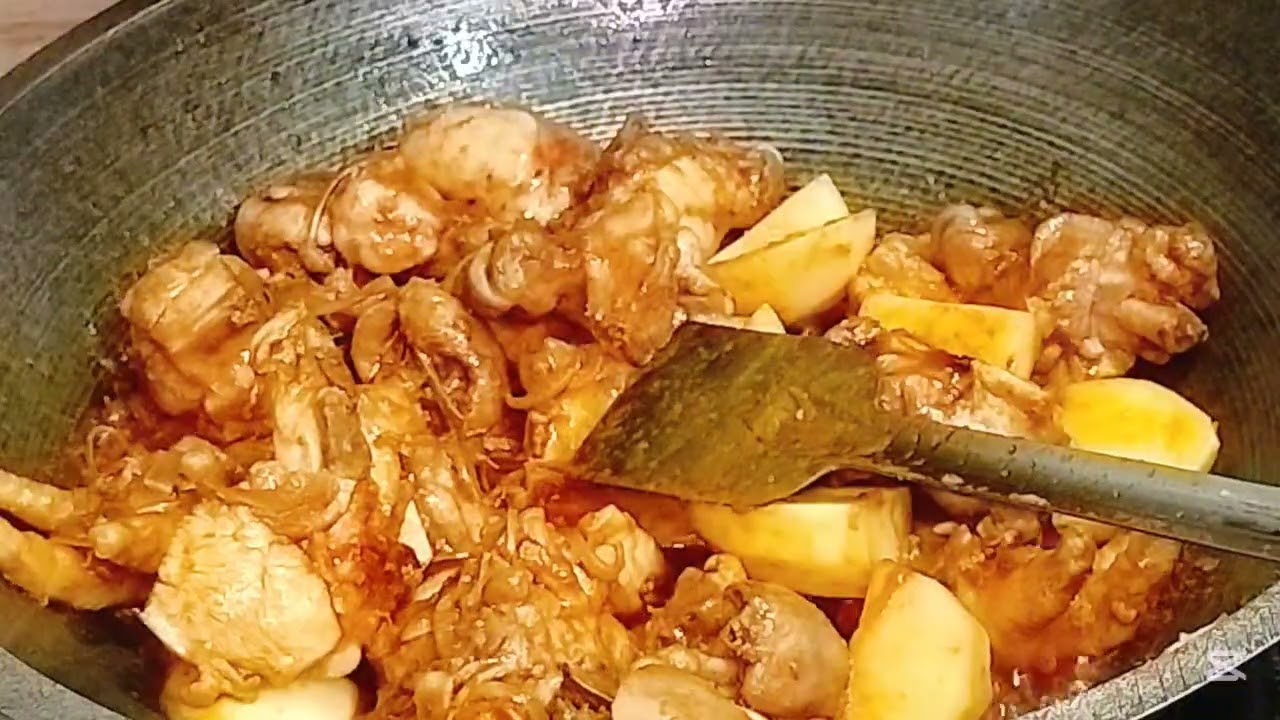 মুরগির মাংস দিয়ে আলু রান্না করছি কেমন হয়েছে বলবেন🥰🥰🥰