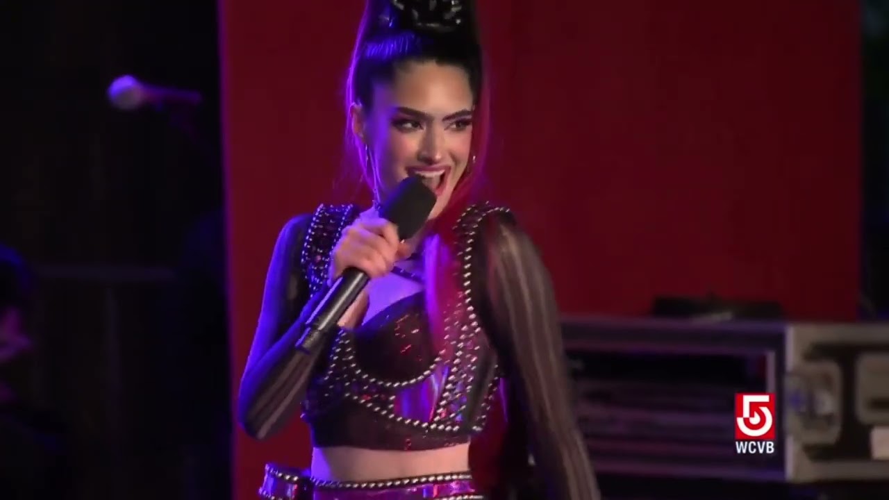 ‘ex-wives/six’ and (not) ‘greensleeves’ from ‘six’ | boston common holiday tree lighting 2022