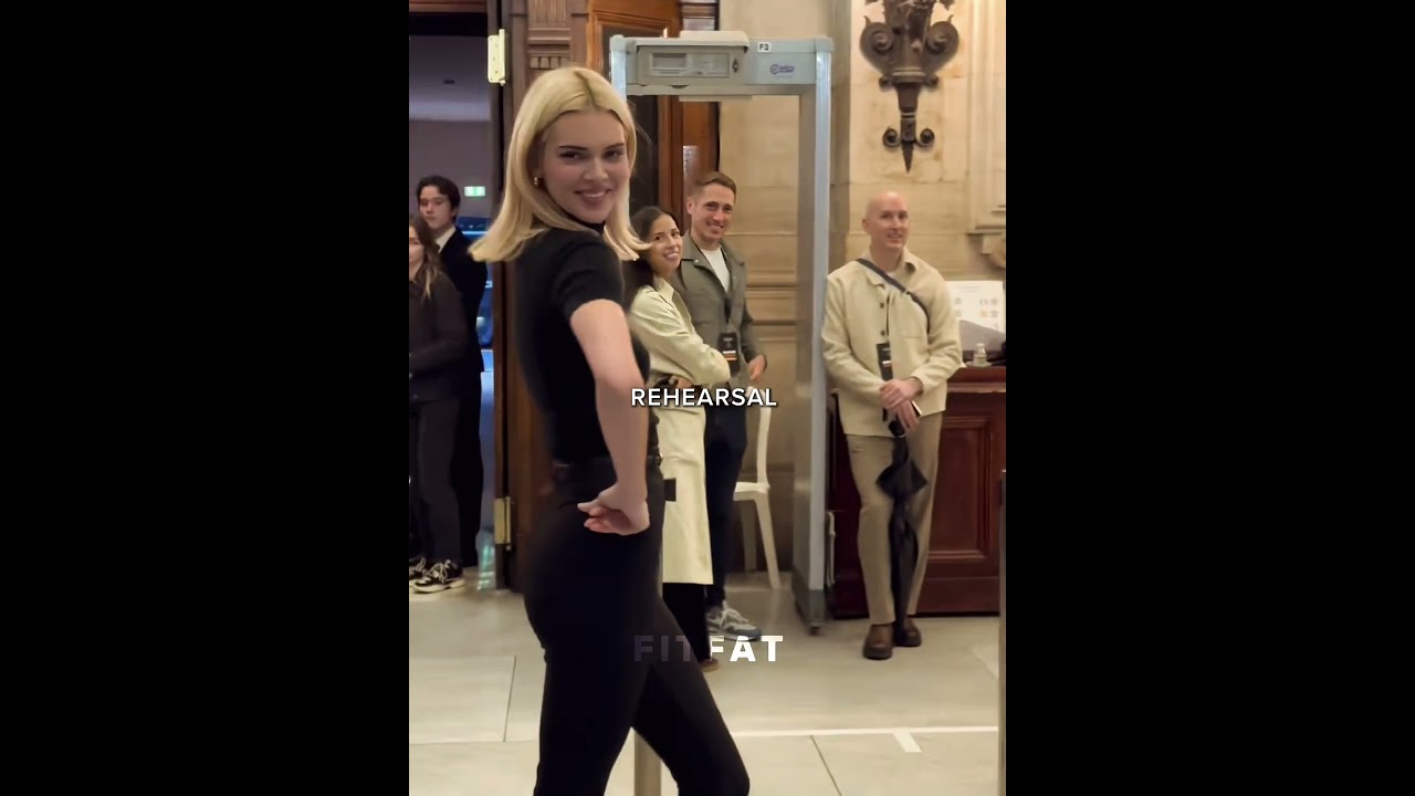 She always gives best walk at L&rsquo;Or&eacute;al Paris 😬#kendalljenner #kendalljenneredits